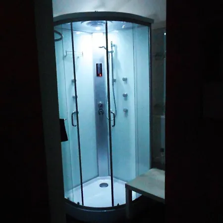In Private Basement In Shared 米兰