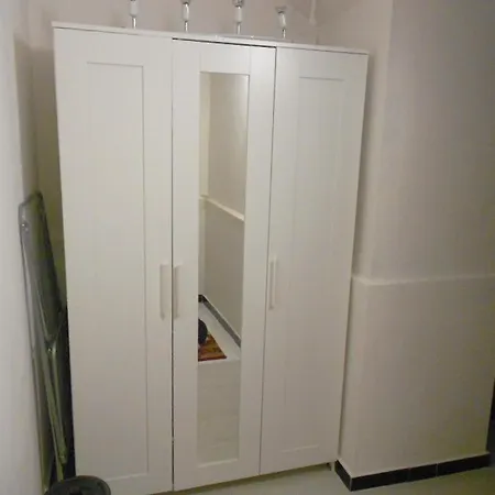 In Private Basement In Shared 招待所