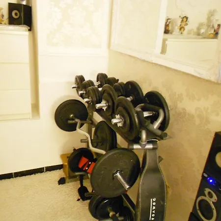 In Private Basement In Shared 米兰
