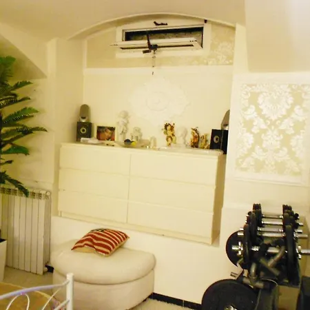 In Private Basement In Shared 招待所