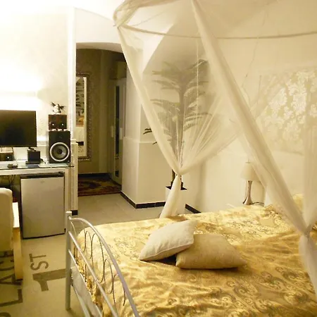 招待所 In Private Basement In Shared