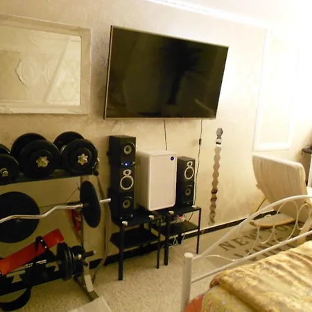 招待所 In Private Basement In Shared *